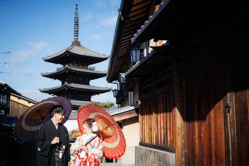 京都の町並みで自然体のおふたりを撮影