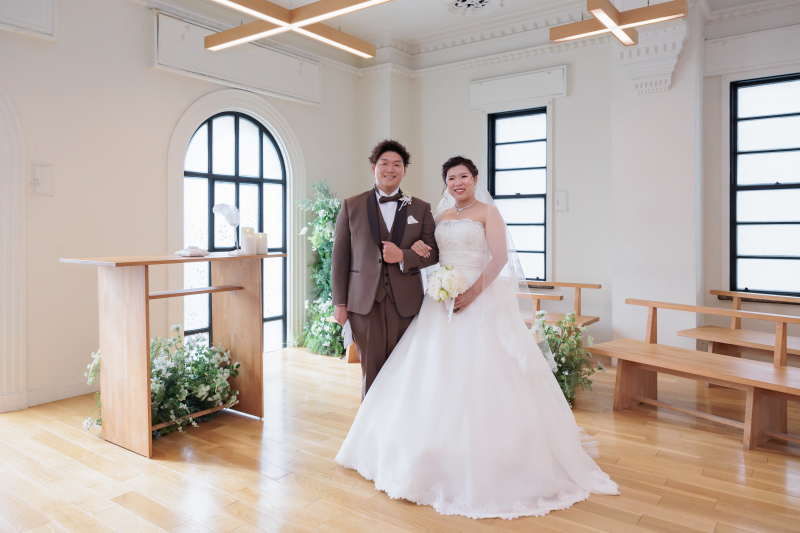 温かな光に包まれたチャペルでおふたりらしい一枚を♡