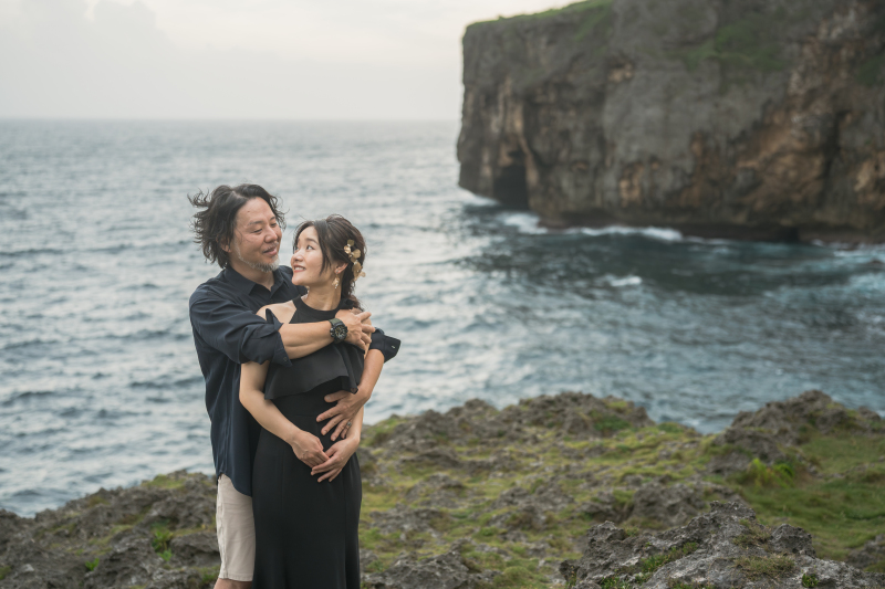 風が強くても新郎さんが支えてくれます♡