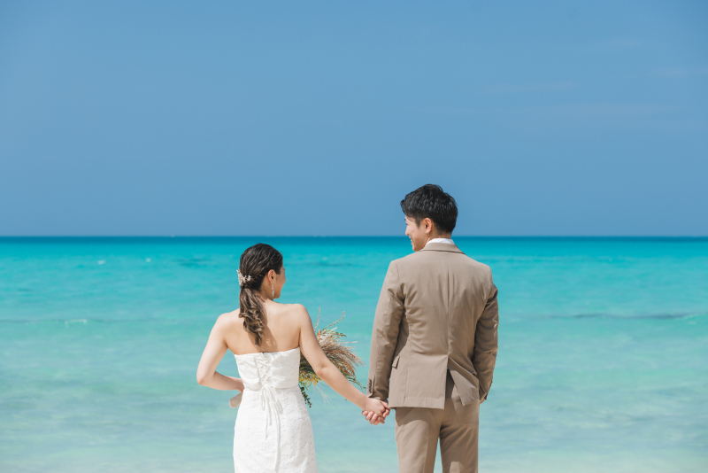 真っ青な水平線