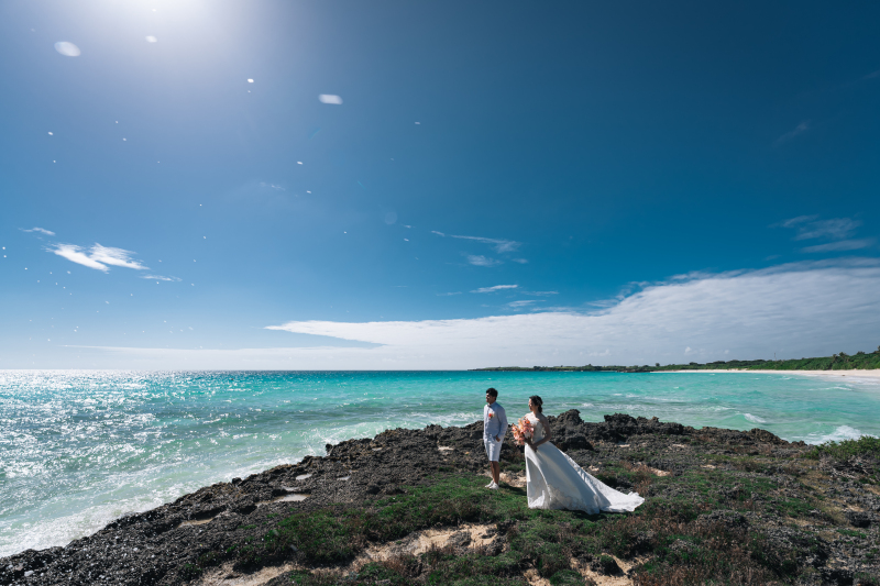 宮古島の景色を望む