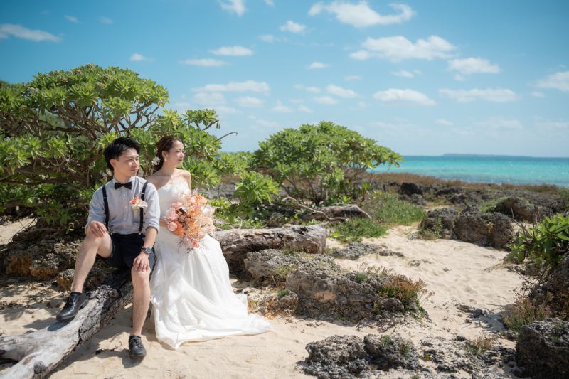 岩場に腰掛けて