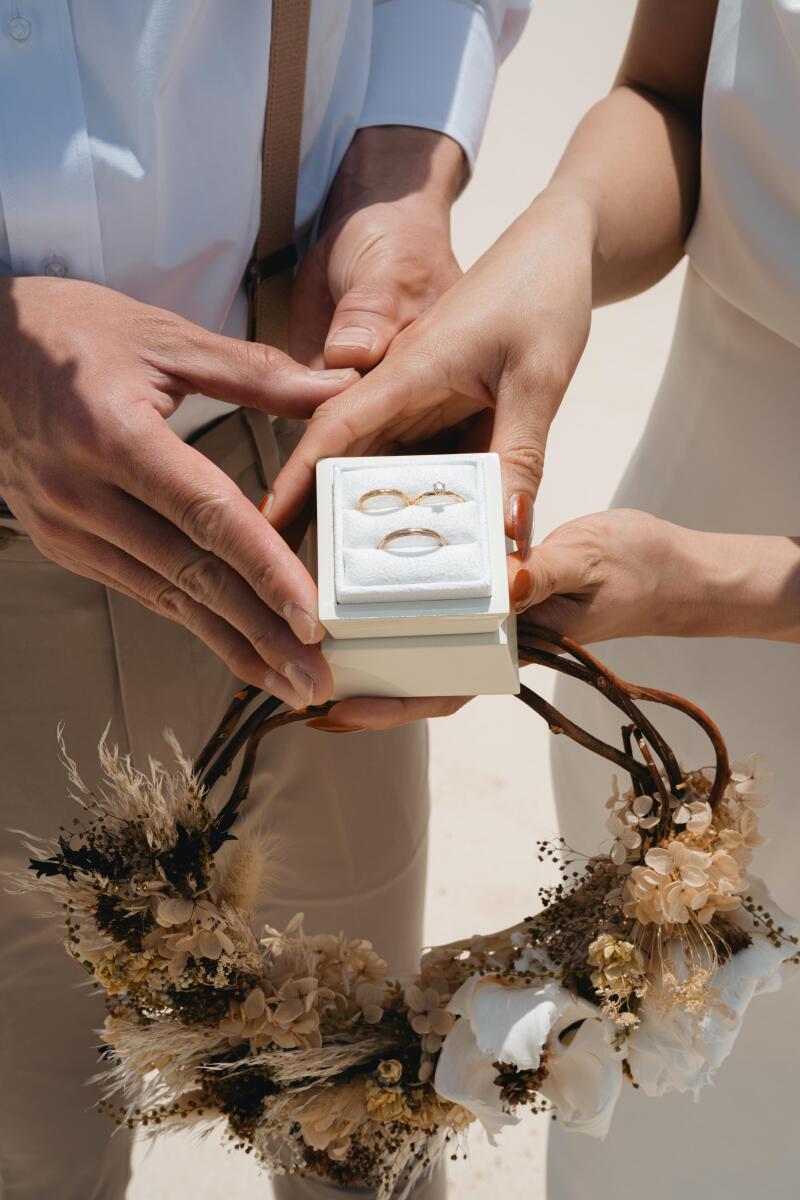 指輪ケースとともに!