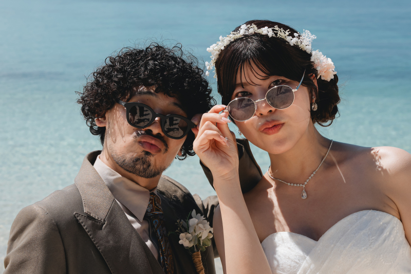 続いてはビーチ撮影へ！お持ち込みのサングラスで♪