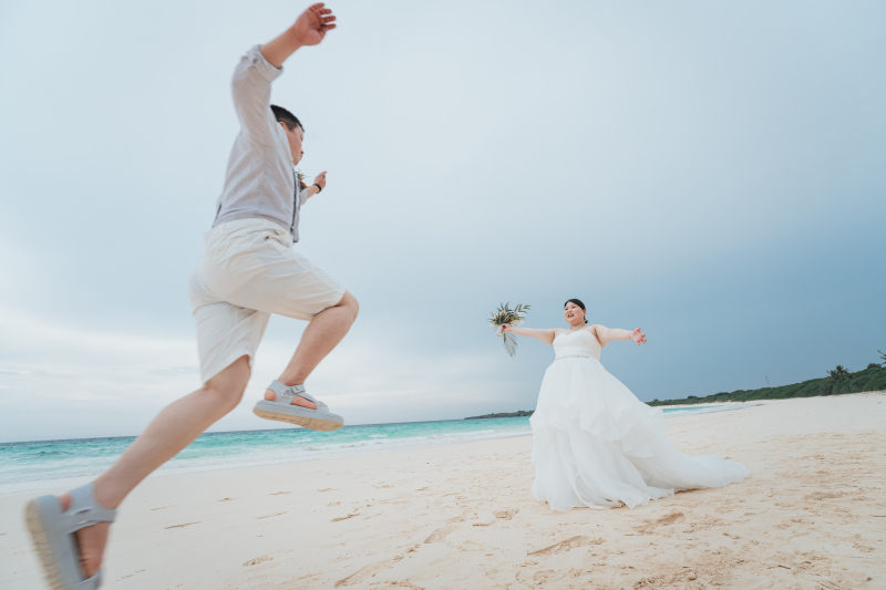 新婦さんの元へ大きくジャンプ！