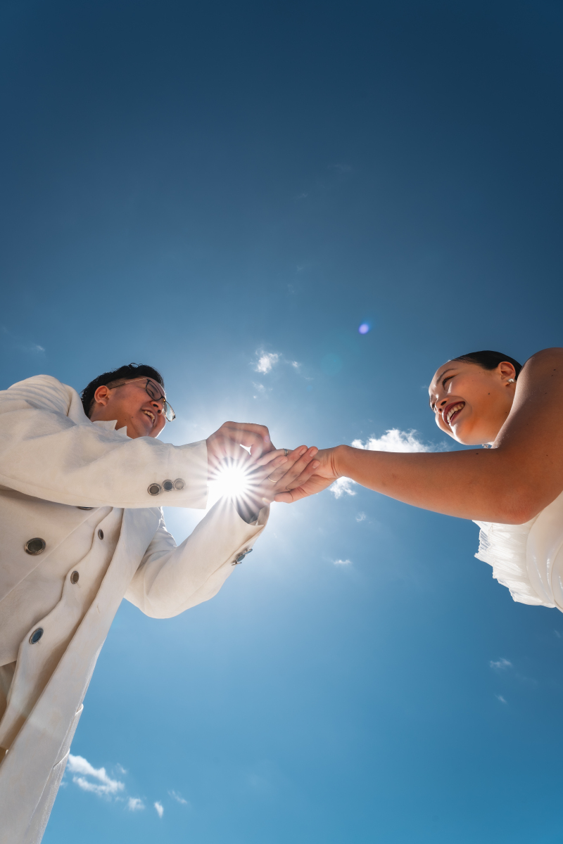 太陽の指輪交換シーン