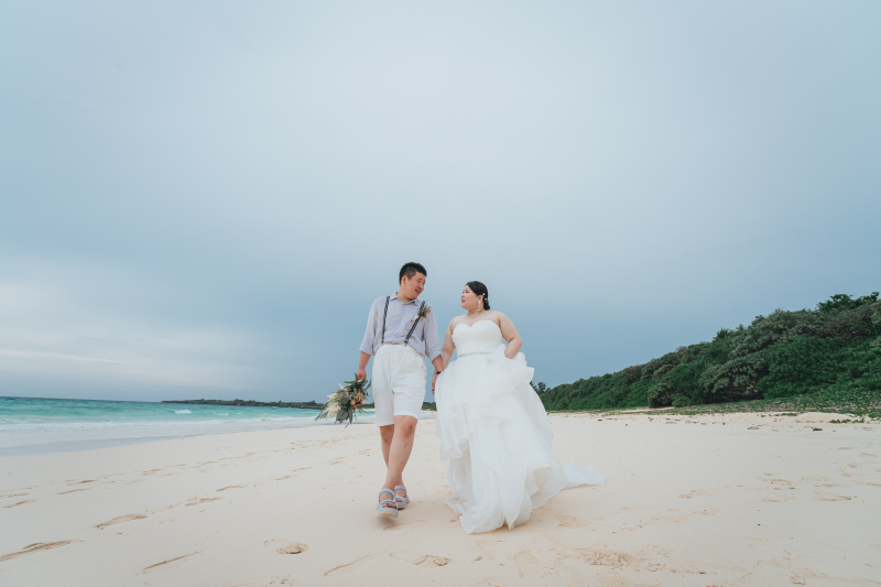 白い砂浜をお散歩