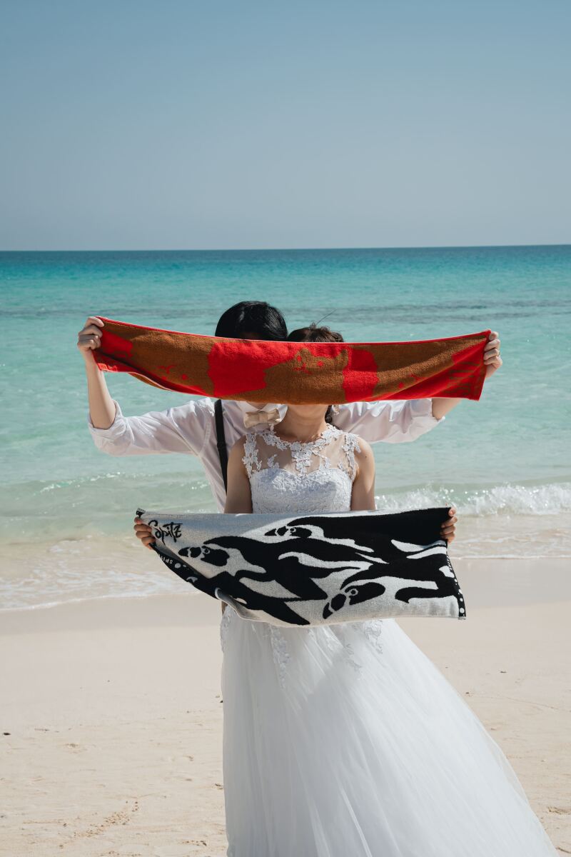 タオルで顔隠し!