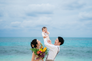 赤ちゃんも一緒に、ファミリーフォト♪