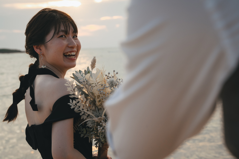 新郎さんに向ける笑顔