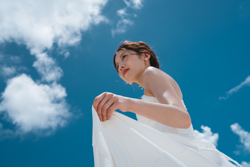 下からのアングルで、ご新婦のソロショットも撮影