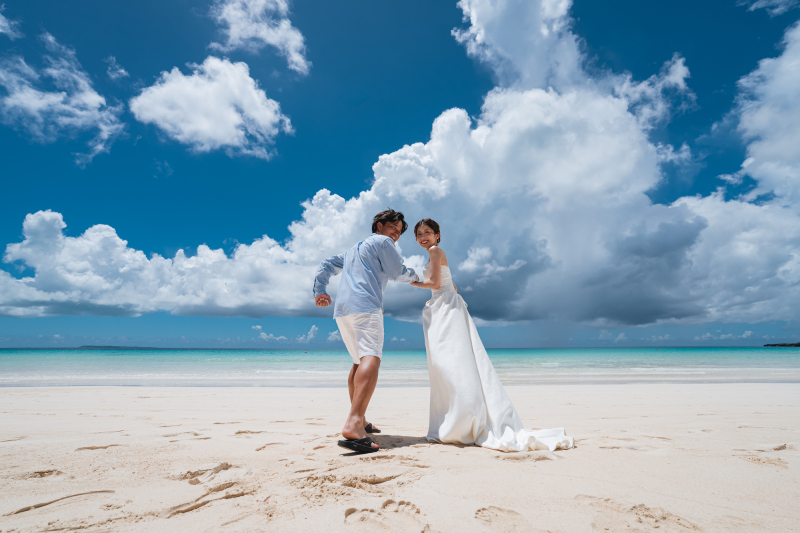 振り返ったお二人のお姿がお茶目で可愛らしい一枚