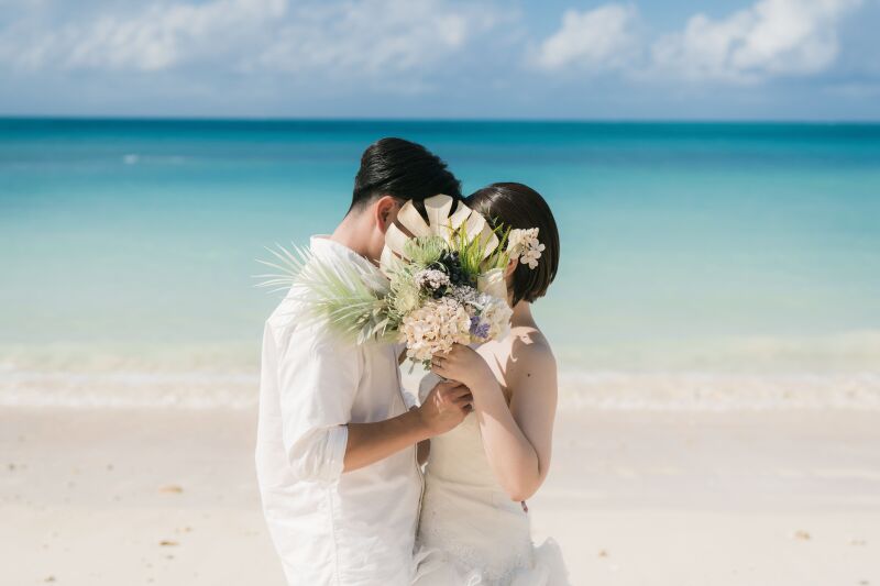 ブーケで顔隠し