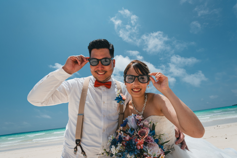 サングラスをかけて