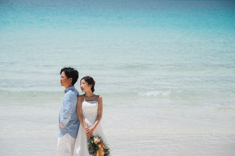 世界に名だたる、宮古ブルーの海だけを背景に捉えて