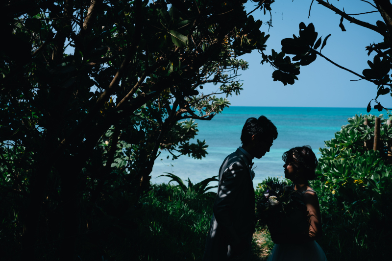 真っ青なビーチを望むショット♡