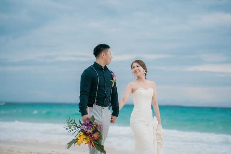 手をつないでお散歩♪