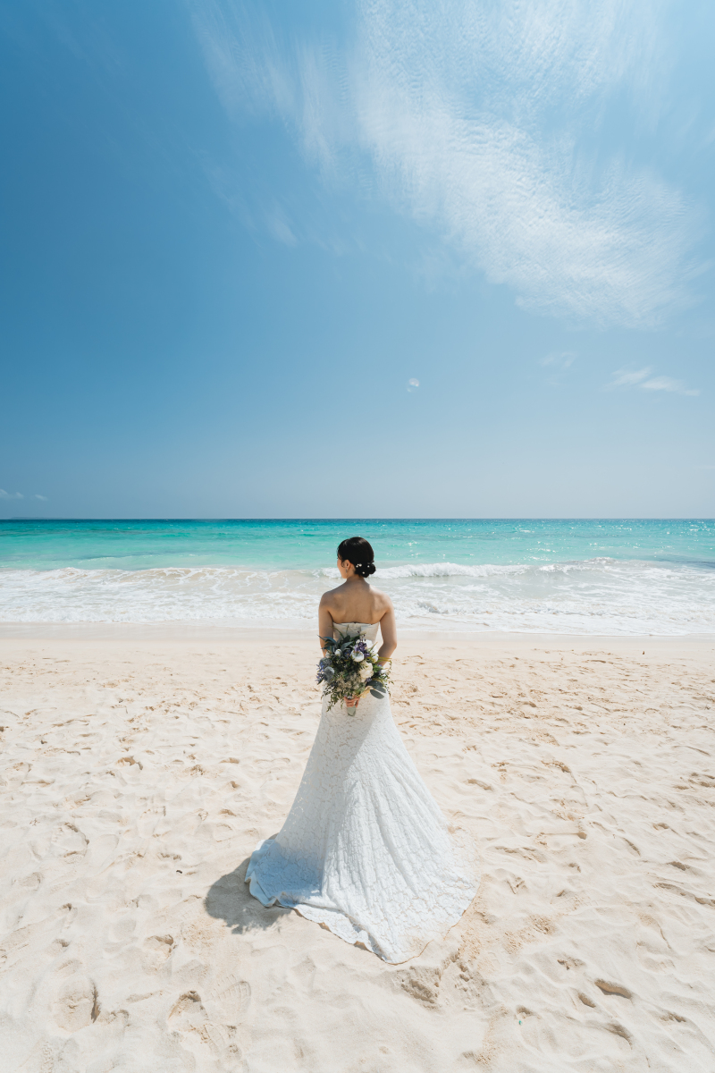 ブーケを後ろで!