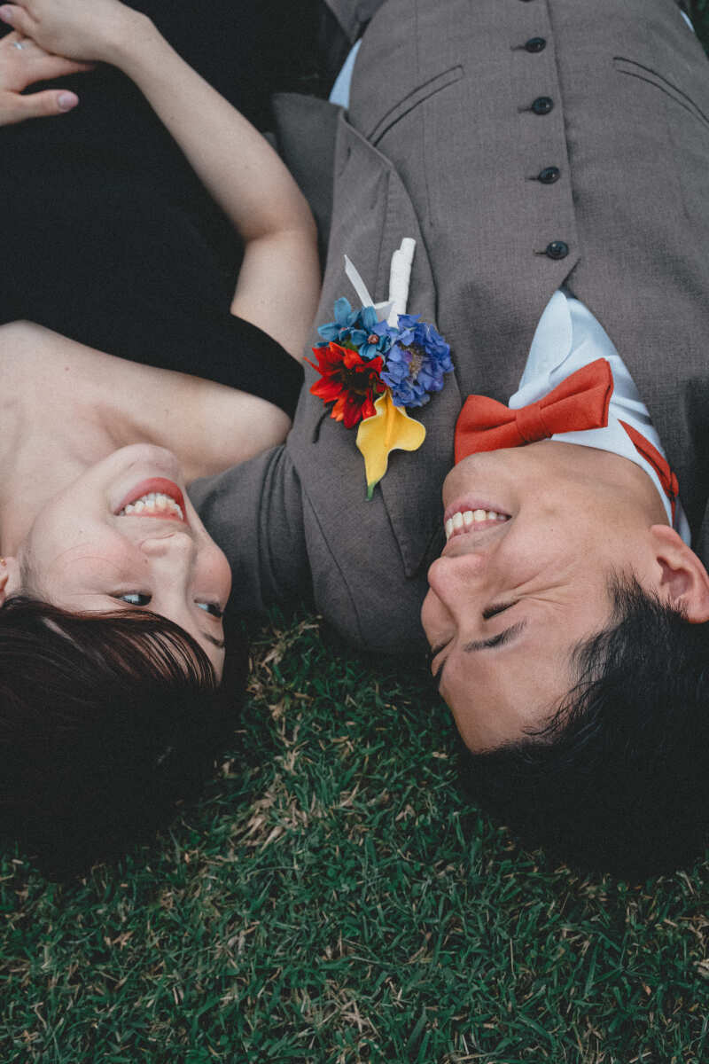 芝生でごろん！