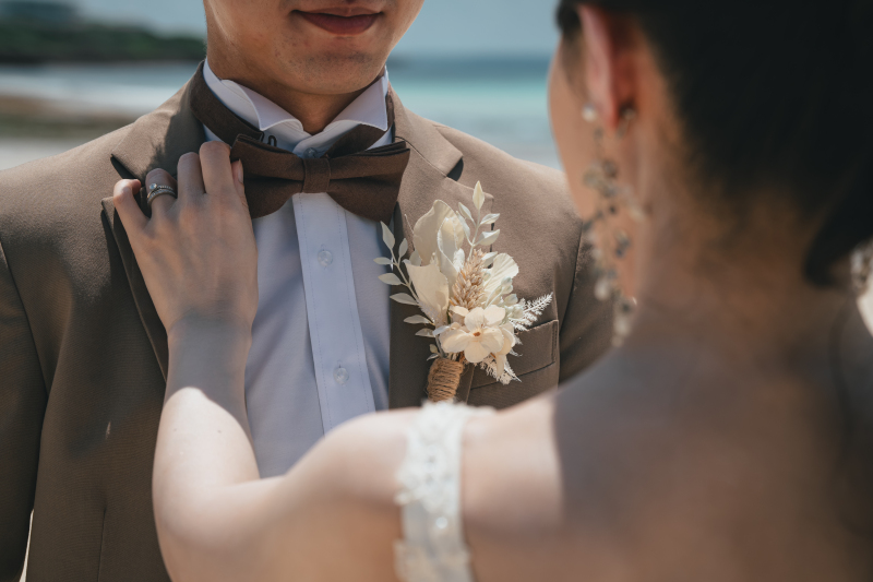 新郎様をネクタイを直すシーン♡