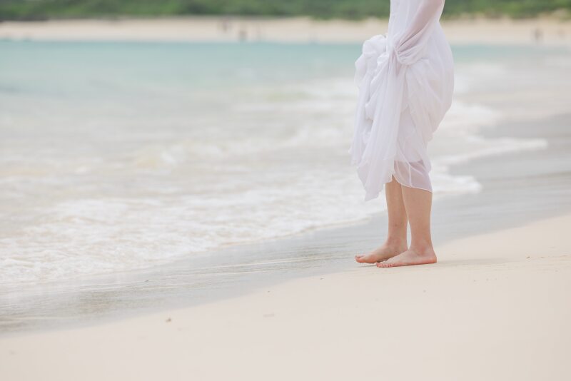 裸足になって！