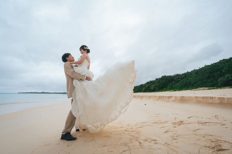 前抱っこでドレスもフワッと