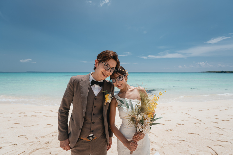 砂浜とサングラス