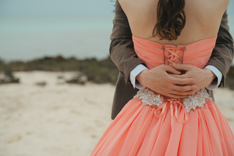 サンセットではカラードレス!