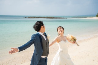 白いビーチと緑の木々