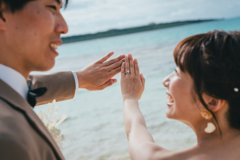 指輪とキラキラの笑顔