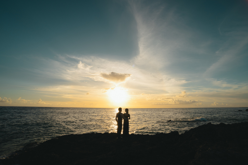 オレンジと青の美しいグラデーションの瞬間を捉えて