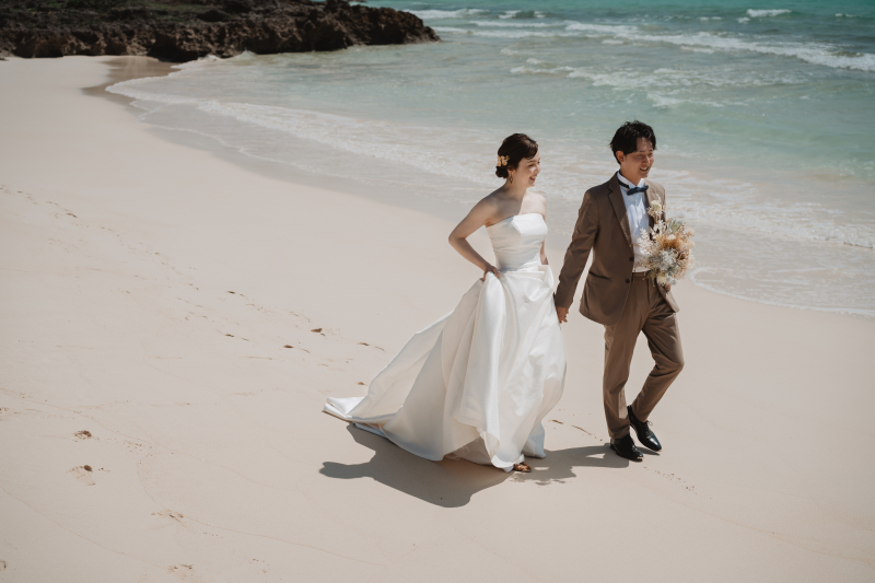 ビーチでお散歩ショット♡