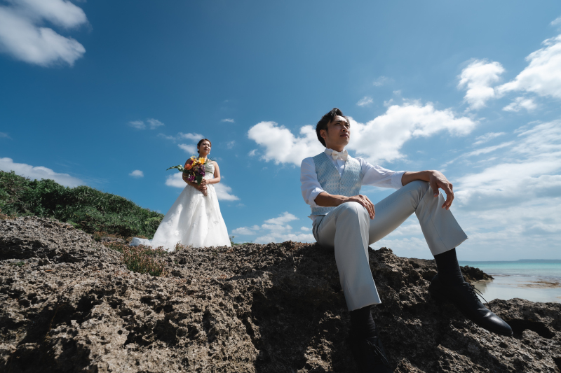 岩場のある海辺で!