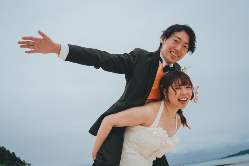 新婦さんがおんぶ!!!