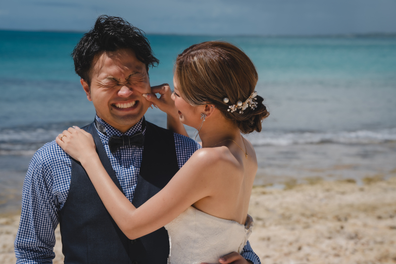 まずは青空ビーチフォトから。アップの笑顔が素敵♡