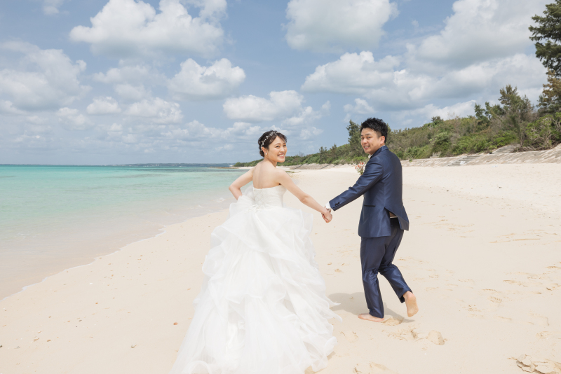 ビーチで走り出すお二人♪