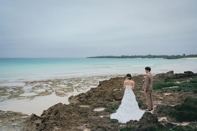 ビーチ際の岩場で撮影