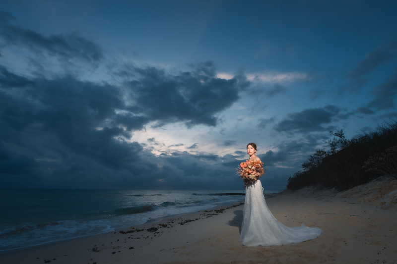 ダイナミックな雲を背景に