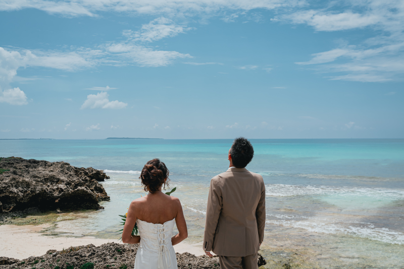 海を見つめるお2人