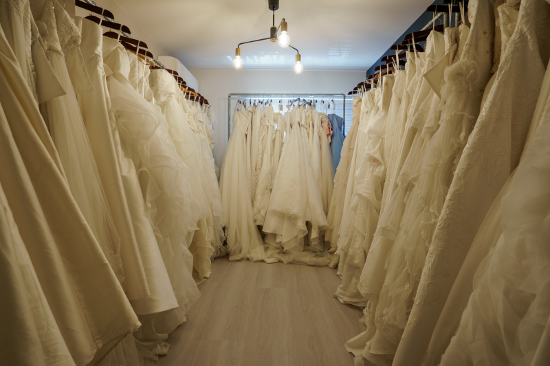 色々なラインのドレスを豊富にご用意!