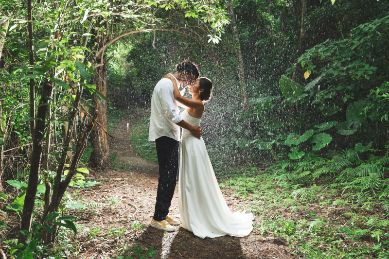 突然のスコールでも大丈夫！プロの技で感動フォトに