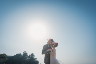 どんなロケーションでもアートのように閉じ込めて。自然の美しさはもちろん、シンプルなスタジオ撮影までも、色彩豊かに、そしてスタイリッシュに仕上げてくれる独自の感性と信頼のクオリティが魅力のKOHYOH。