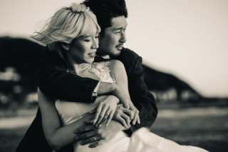 誰にでも撮れるものではなく、この二人の今を残したい。ウェディングフォト以外にもメディアなどで多岐に渡り活躍する大人気のitoは、あらゆる雰囲気を演出することが得意。ご希望の方はご指名でご依頼ください