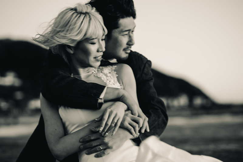 誰にでも撮れるものではなく、この二人の今を残したい。ウェディングフォト以外にもメディアなどで多岐に渡り活躍する大人気のitoは、あらゆる雰囲気を演出することが得意。ご希望の方はご指名でご依頼ください