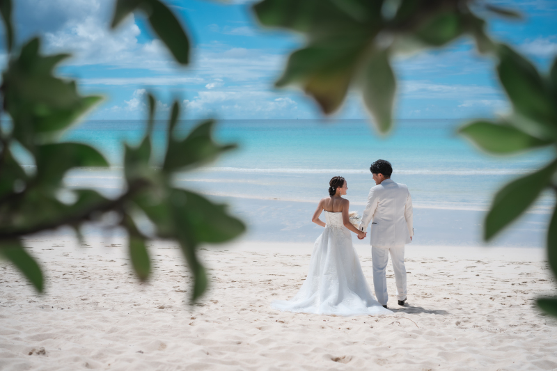 ☆アルバム付☆【青空ビーチ &ダイナミック崖フォト】《2ロケともにドローン写真&動画付!》ブーケ&衣裳チェンジも可能!