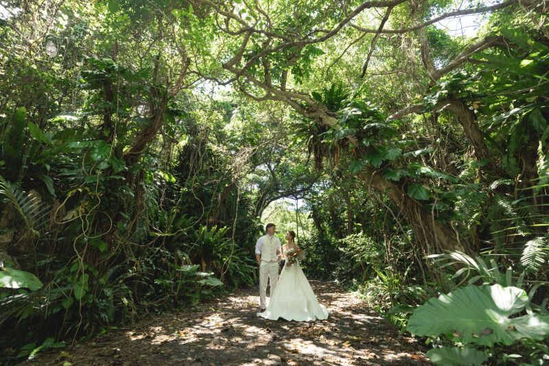 ☆アルバム付☆【青空ビーチ &ナチュラルフォト】《ドローン写真&動画付!》ブーケ&衣裳チェンジも可能!