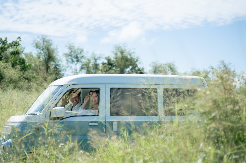 【青空ビーチ &レンタカーフォト】《2ロケともにドローン写真&動画付!》衣裳+メイク+ブーケ込!