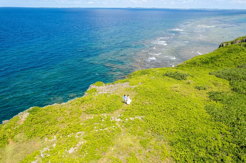 ☆ムービー付☆【青空ビーチ &ダイナミック崖フォト】《2ロケともにドローン撮影付!》ブーケ&衣裳チェンジも可能!