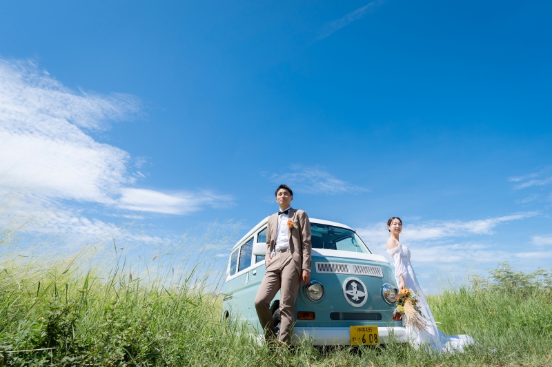 【青空ビーチ &レンタカーフォト】《2ロケともにドローン写真&動画付!》衣裳+メイク+ブーケ込!