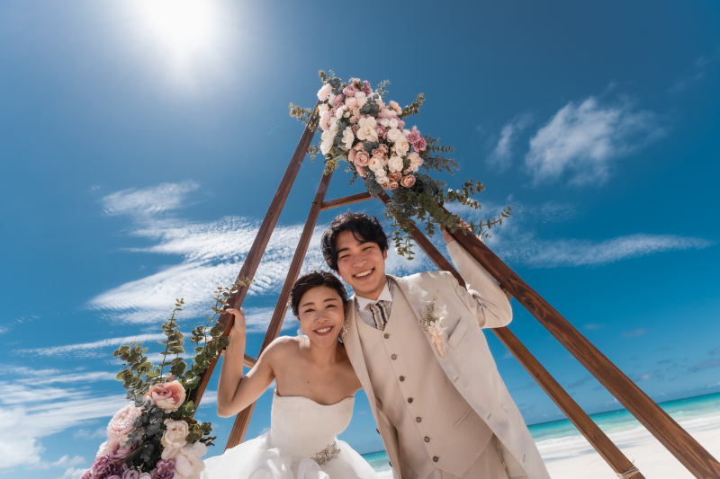 9月~11月限定【感動のビーチウエディングフォト】《ドローン写真&動画付》ドレス・ヘアメイク・ブーケ全てコミ!<贅沢90分撮影>
